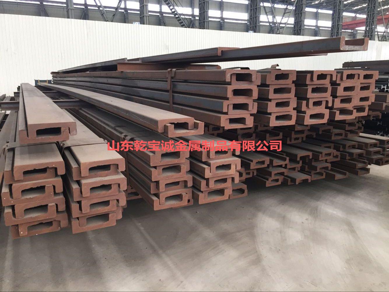 门架槽钢通过热轧一次成型，整体质量均匀性好