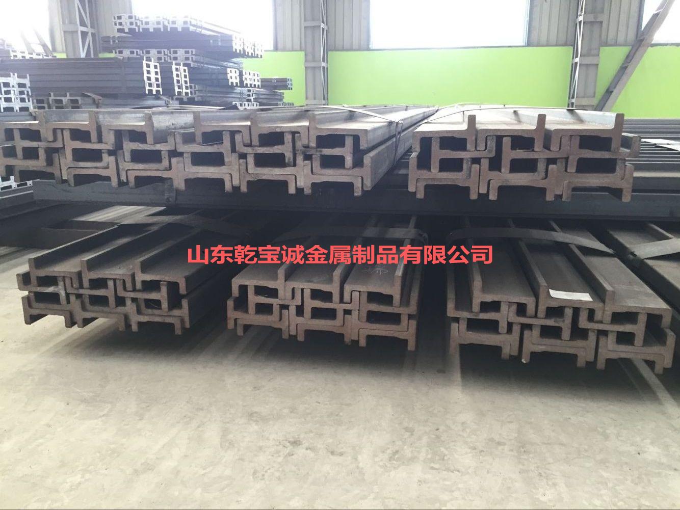 门架槽钢通过热轧一次成型，整体质量均匀性好