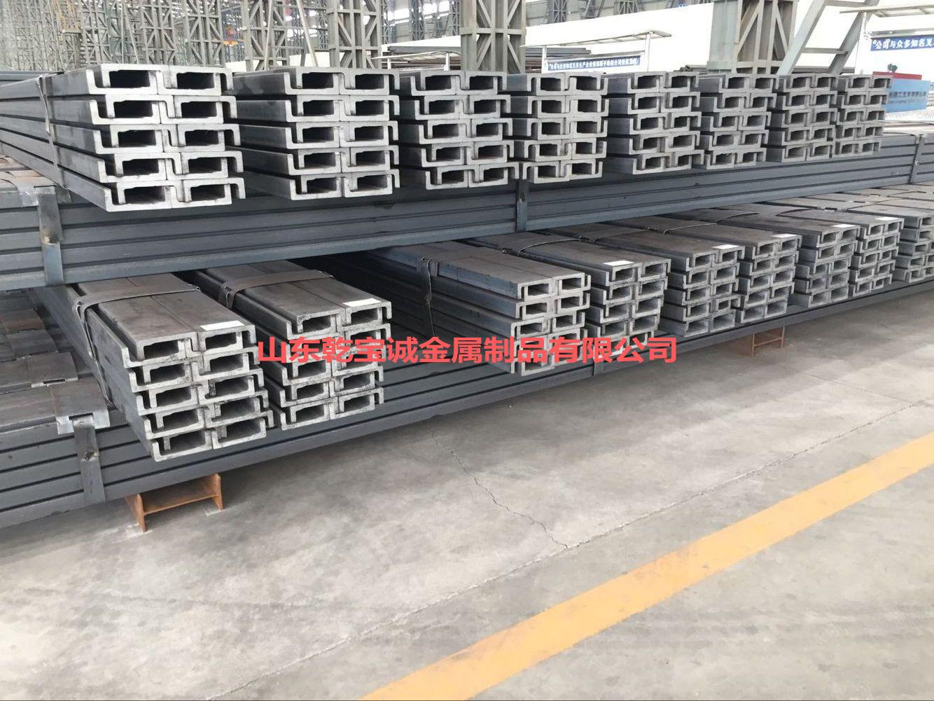 高强度热乳叉车门架型钢在线挤压成型方法