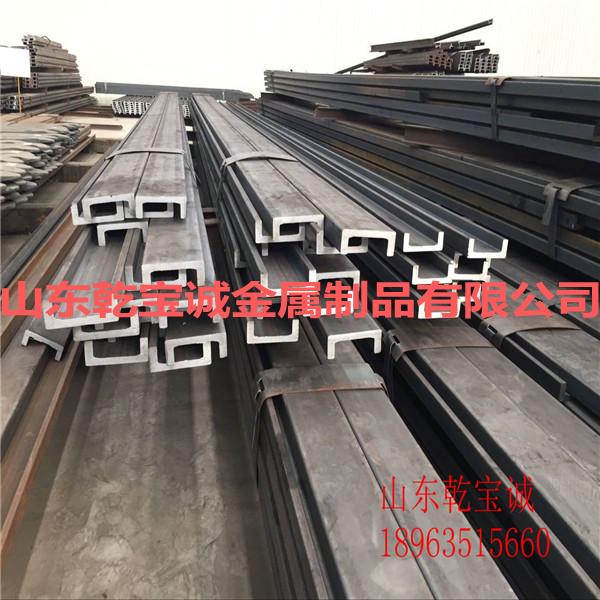 叉车门架槽钢自动切割装置，提高了切割质量和切割效率