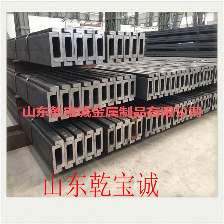 多功能叉车门架槽钢，属于机械设备领域