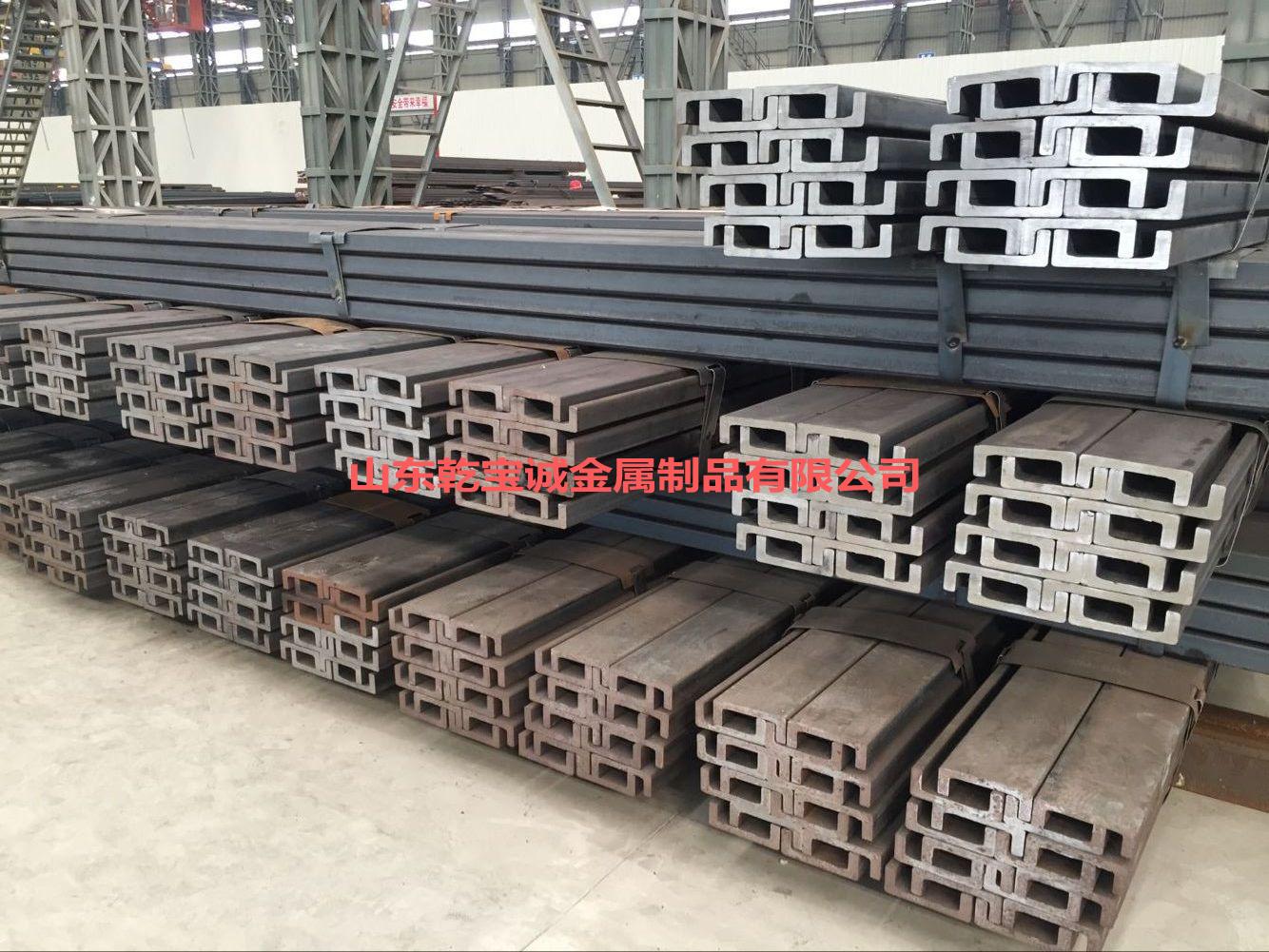 叉车内外门架槽钢的钻攻组合夹具包括