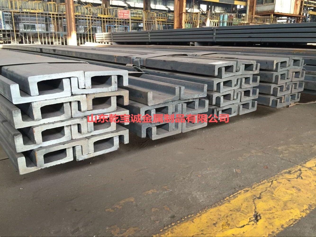 新型叉车门架的制作方法